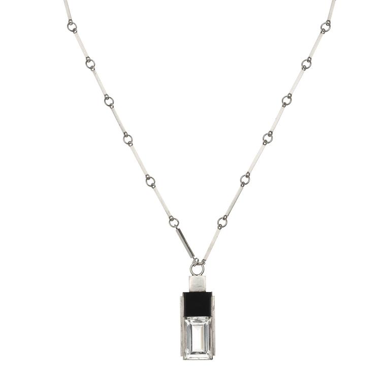 A Wiwen Nilsson rock crystal and onyx pendant and chain, Lund 1937.