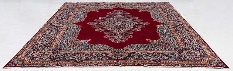A Yazd carpet, approx. 418 × 297 cm.