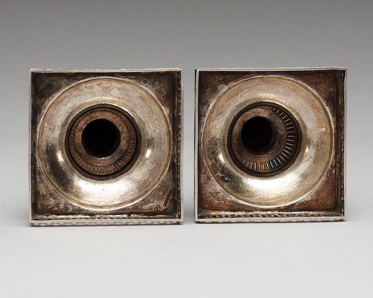 LJUSSTAKAR, ett par, av Stephan Westerstråhle, Stockholm 1794. Gustavianska.