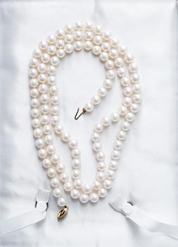 A PEARL NECKLACE, Tiffany & Co., cultured Akoya pearls, clasp 18K gold.