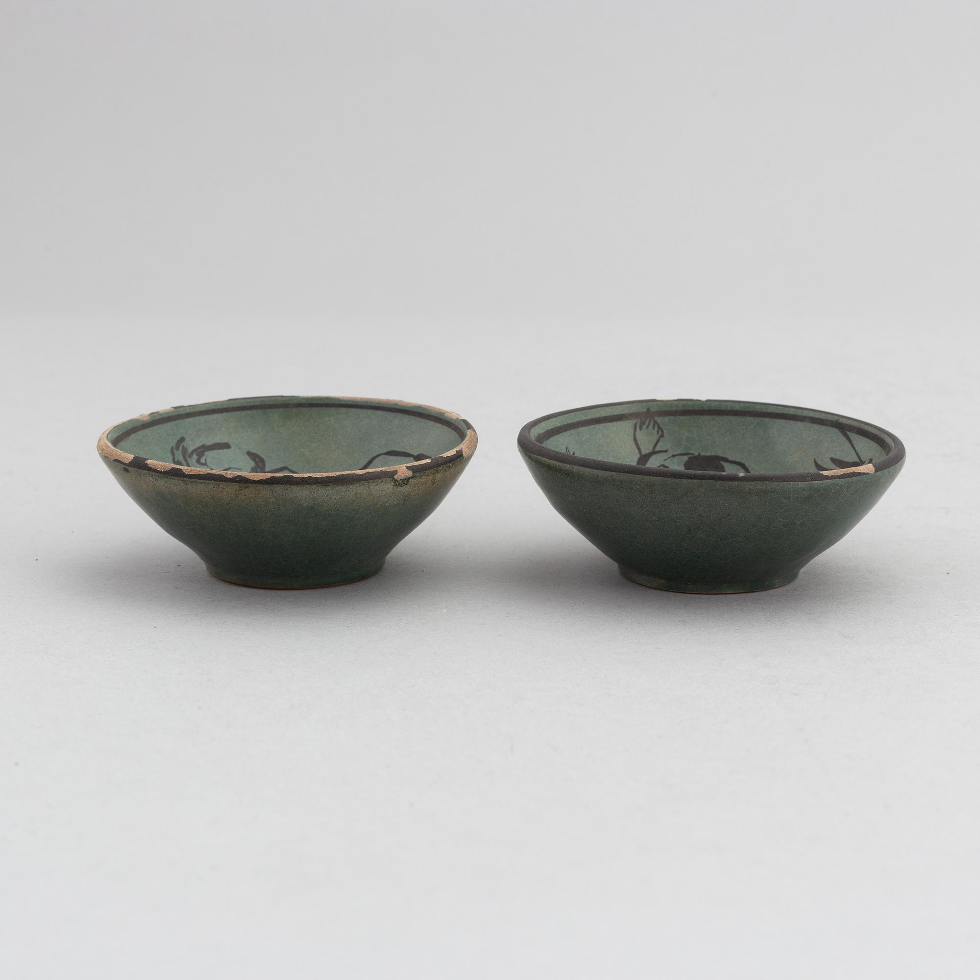 A set of two Chinese ceramic cups, Ming dynasty (1358-1644).