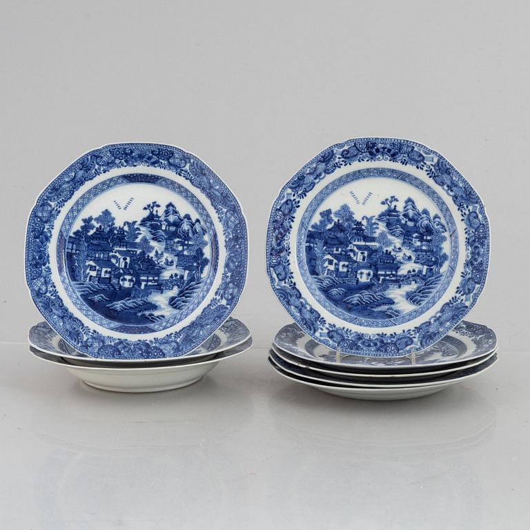 A set of eight blue and white export porcelain plates, China, Qianlong (1736-95).