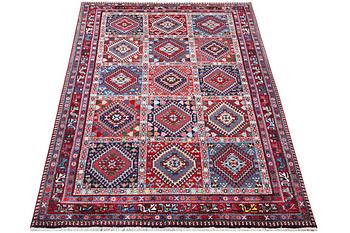 A Yalameh carpet, ca. 250 x 152 cm.