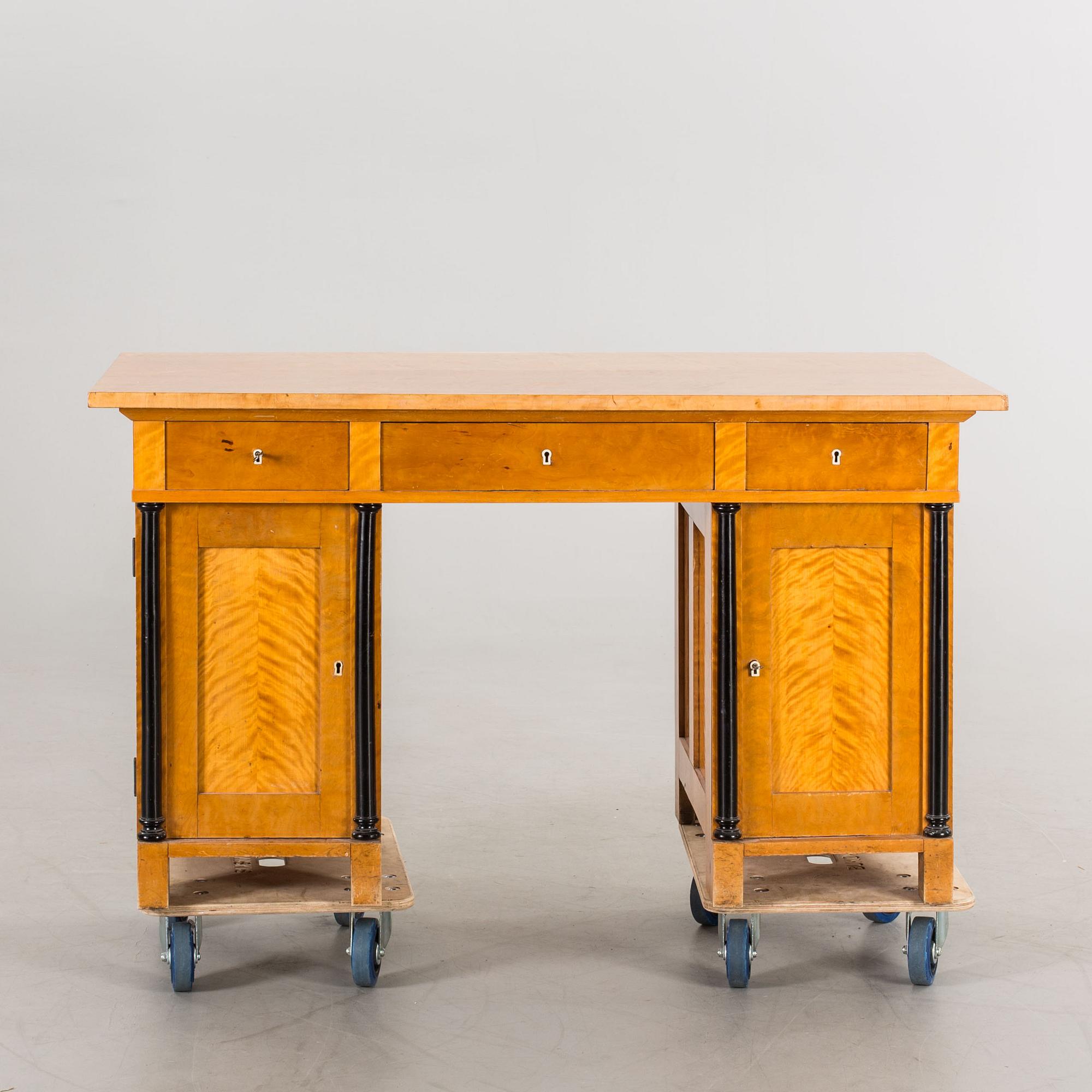 An early 20th century Karl Johan style birch writing table.