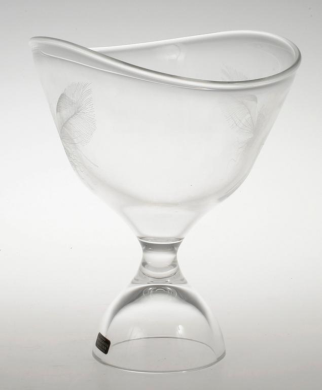 SKÅL PÅ FOT, glas, "Fjäderskålen", Vicke Lindstrand, Kosta.