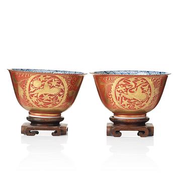 608. A pair of blue and white gilt coral red bowls, Japan, 19th Century.