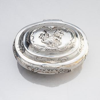 A Russian 18th century silver sugar-box, unknown makers mark FG, alderman Fyodor Petrov (1759-1784), Moscow 1781.