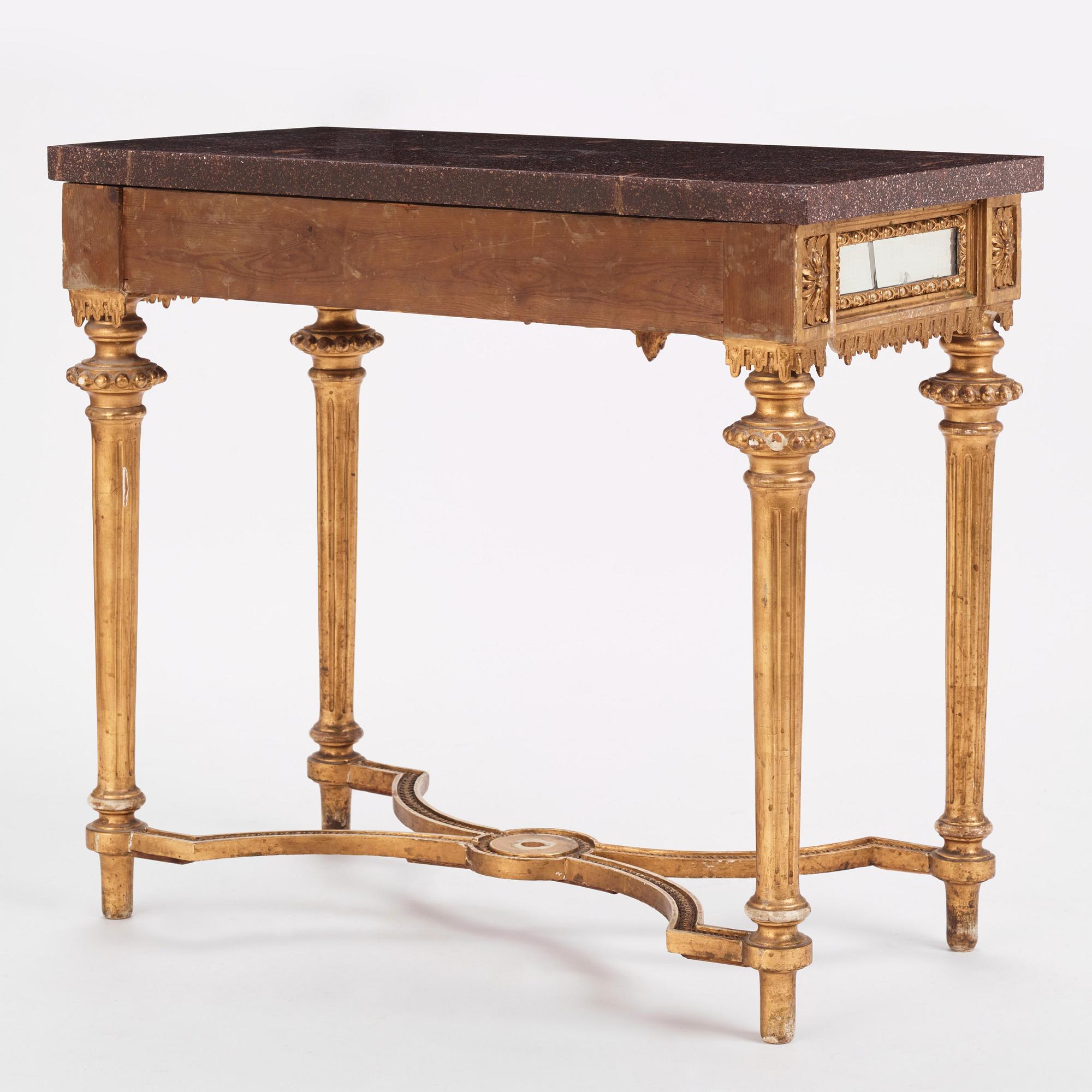 A porhyry stone top from Älvdalens porfyrverk, early 19th century.