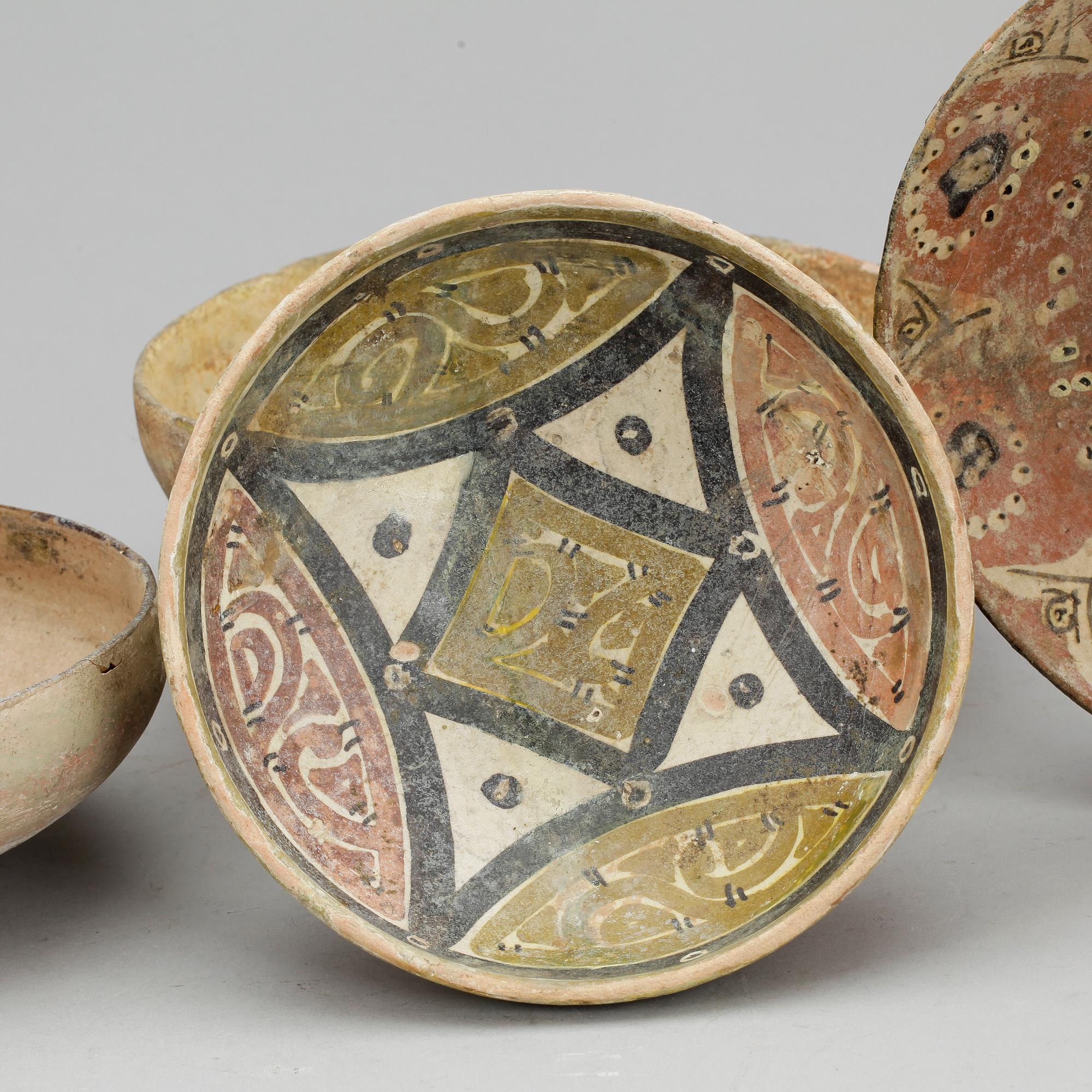 SKÅLAR, 4 st, lergods, bla Mellanöstern.