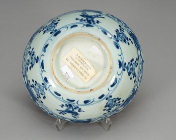 A blue and white bowl, Ming dynastin, Wanli (1573-1620).