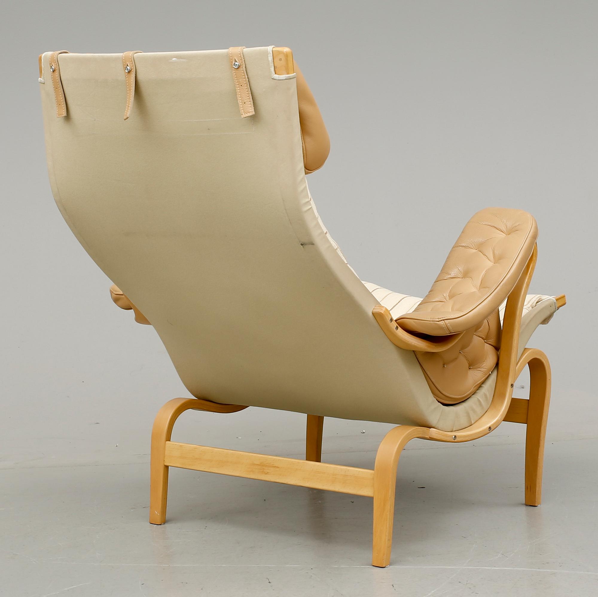 FÅTÖLJ, "Pernilla", Bruno Mathsson, Dux, 1900-talets andra hälft.