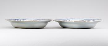SKÅLFAT, 2 st,  porslin, Kina, Qianlong 1736-1795.
