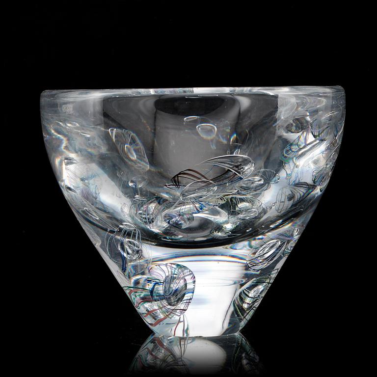 VAS, glas, Ingeborg Lundin, "Expo", för Orrefors, signerad.