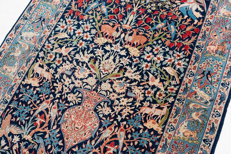 Carpet. Isfahan. figural, approx. 167 x 108 cm.