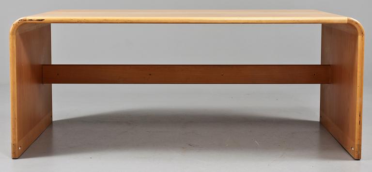 SKRIVBORD samt HURTS, Rud Thygesen och Johnny Sørensen för Erik Boisen, modellen lanserad 1982.