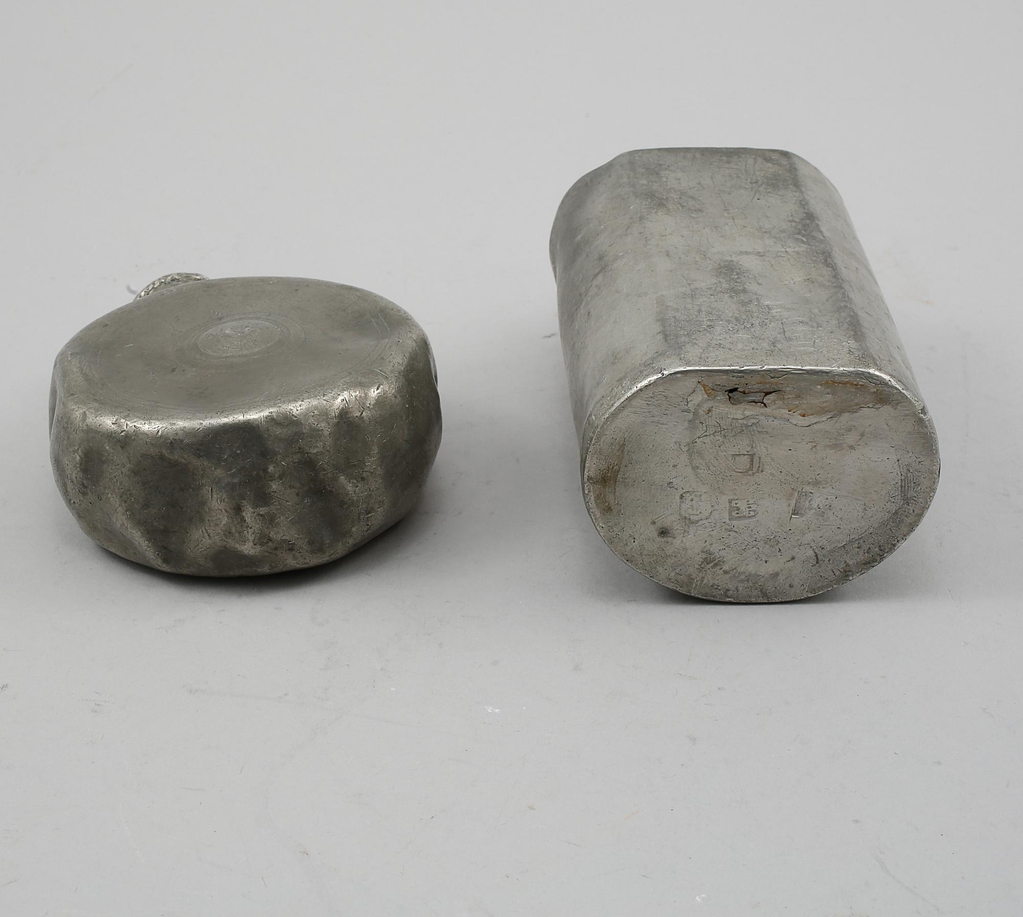 PLUNTOR, 2 st, tenn, en med otydliga stämplar, sannolikt Jönköping, 1800-tal.