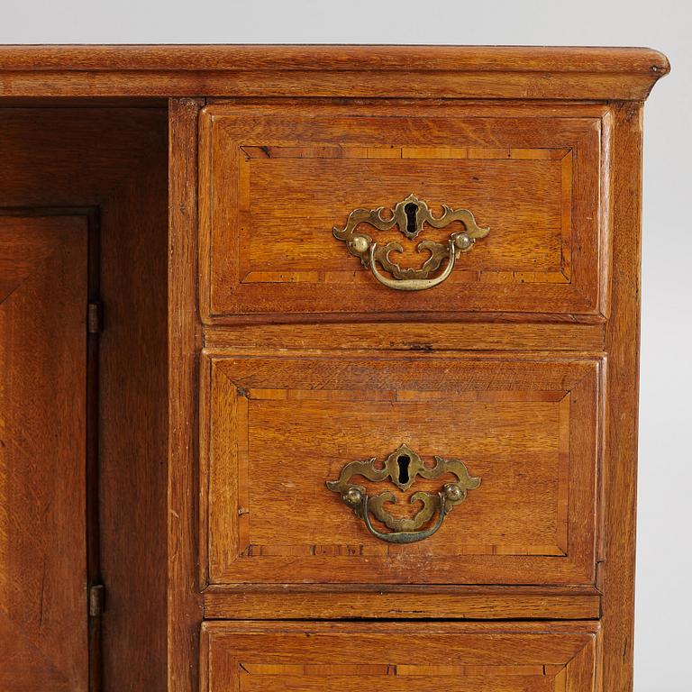 A kneehole desk, 18th century.