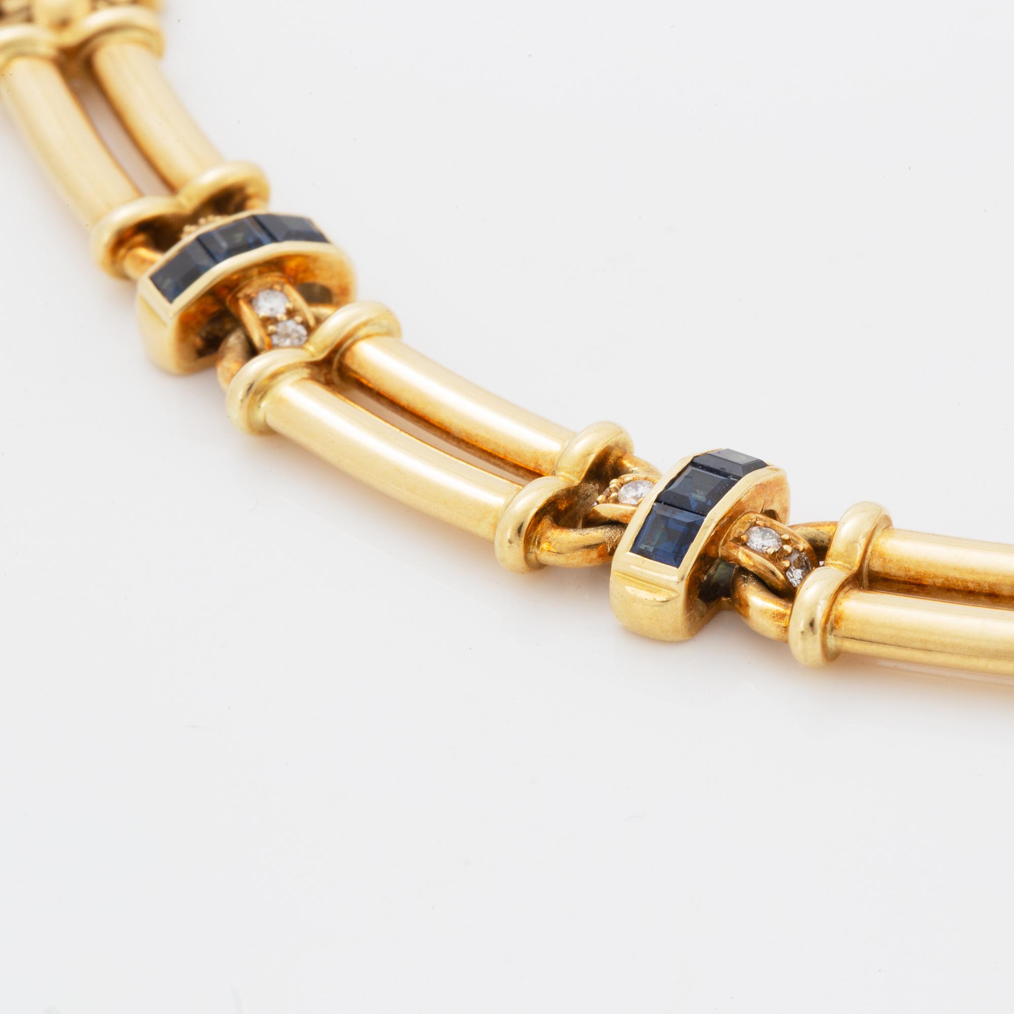 Collier, 18K guld med briljantslipade diamanter och safirer.