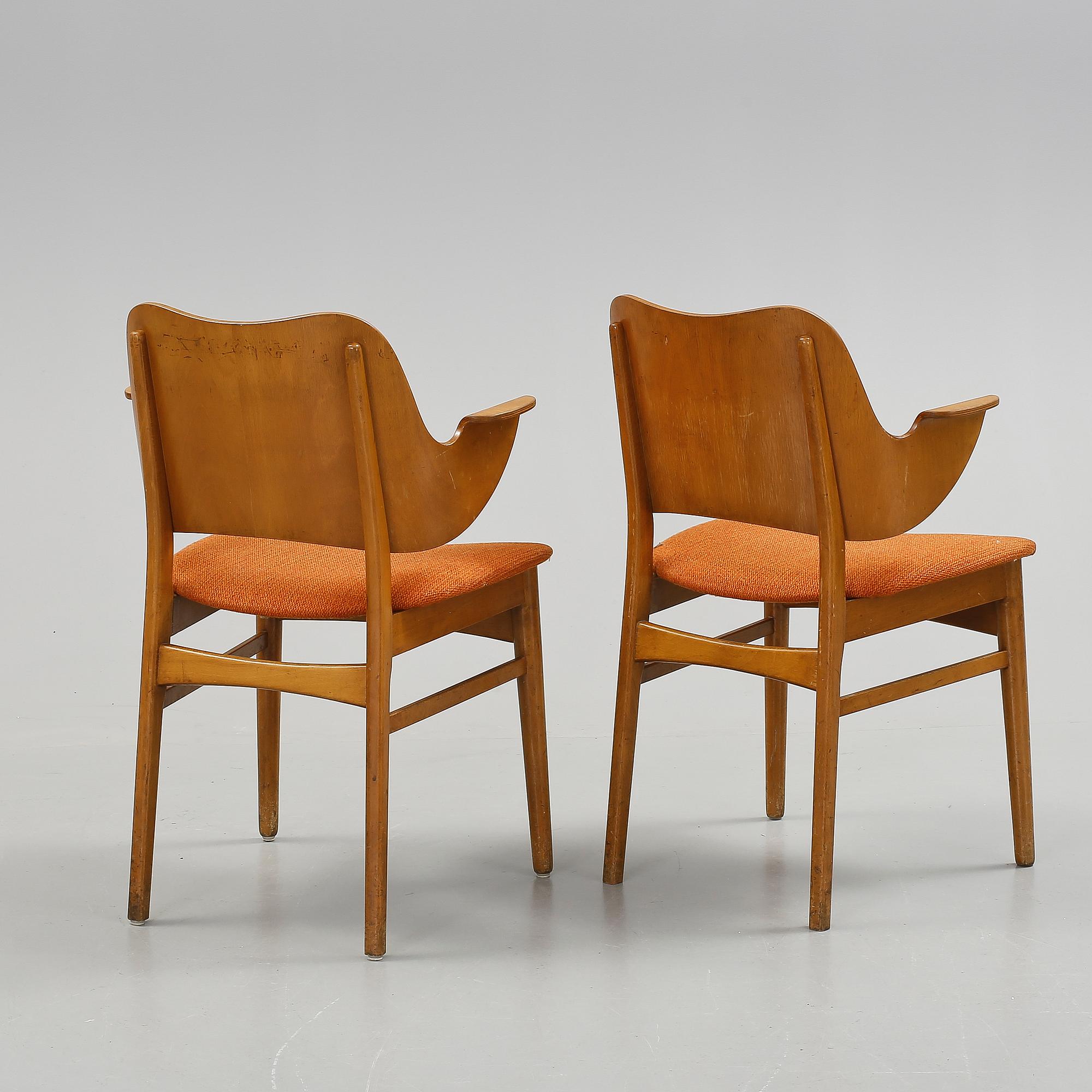 KARMSTOLAR ett par, teakfanér. Troligen Danmark, 1950-60-tal.