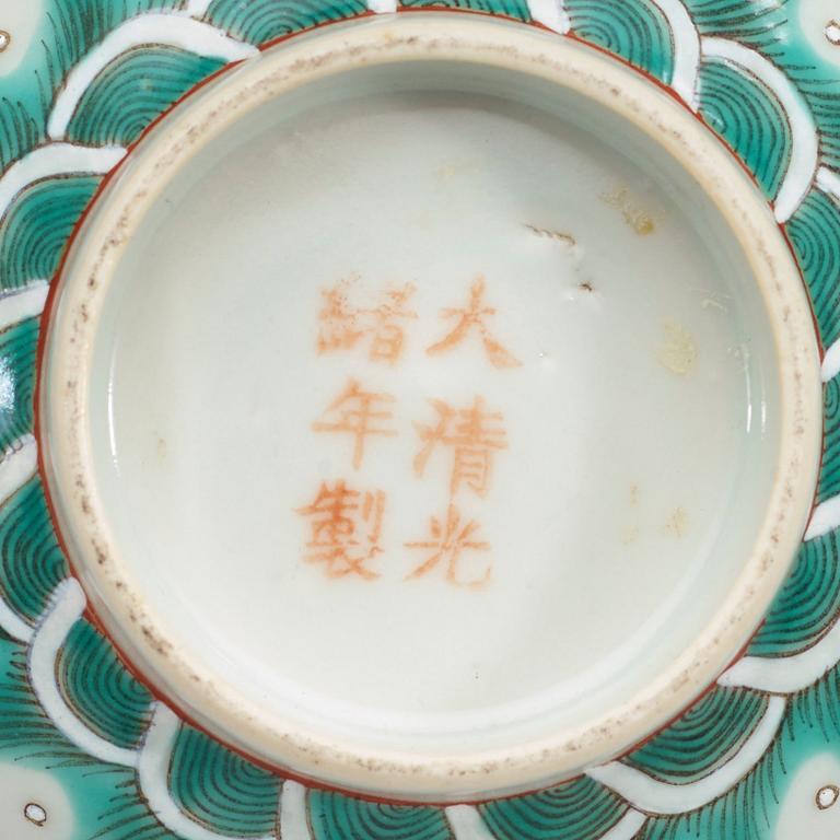 A famille verte dragon bowl, Republic. With Guangxus six characters mark in red.