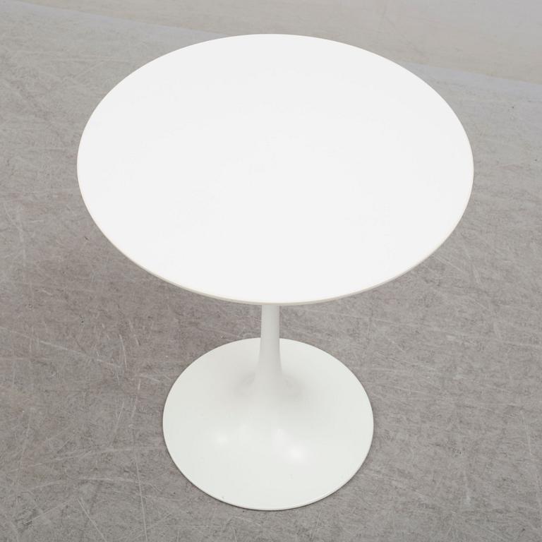 A 'Tulpi' table by Eero Saarinen, Arkana, second half of the 20th century.