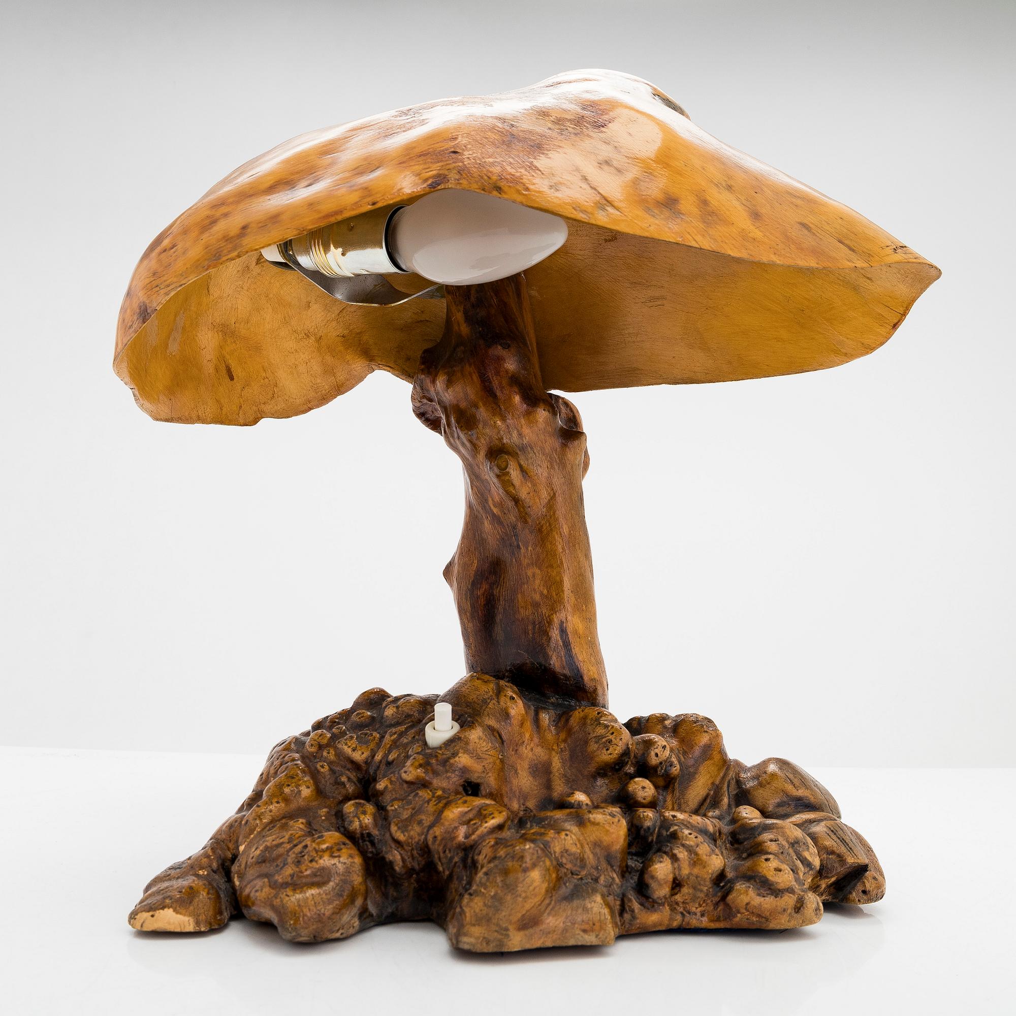 A Finnish 1940s burl table light, Rukajärvi 1943.