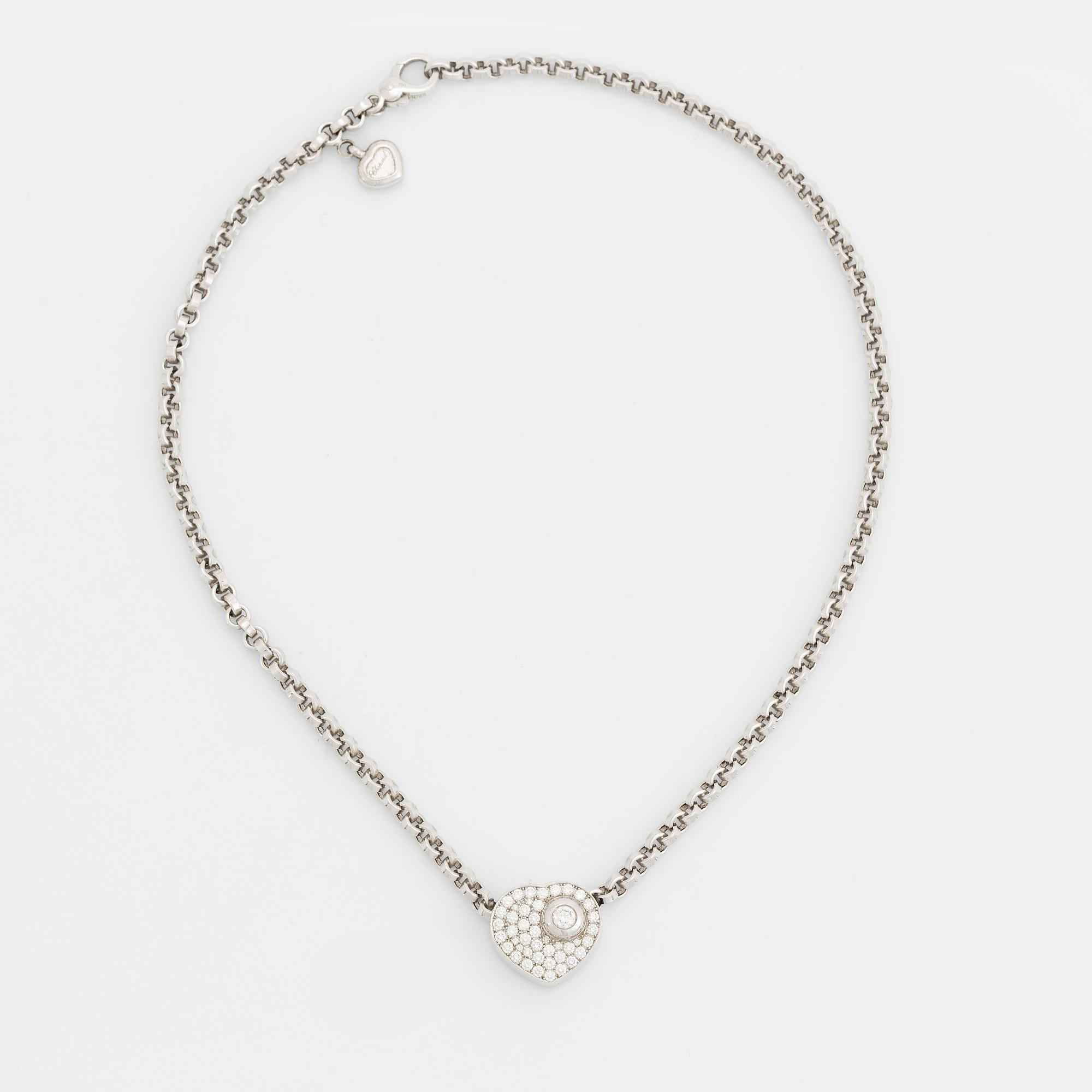 An 18K white gold Chopard "Happy Diamonds" necklace set with round brilliant-cut diamonds.