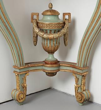 HÖRNKONSOLBORD. Möjligen ritat av Jean-Eric Rehn. Gustavianskt, 1770-tal.
