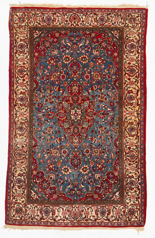 A semi-antique Sarouk rug, 207 x 134 cm.