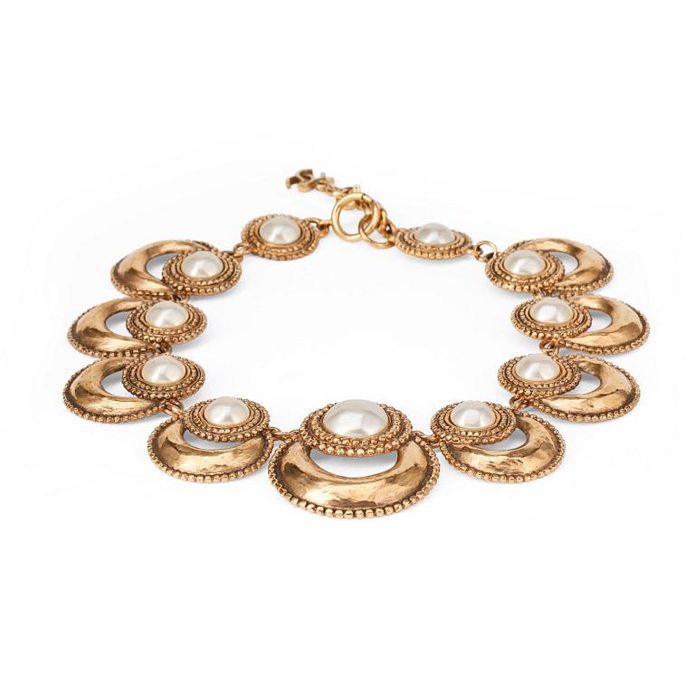 CHANEL, a gold colored metal necklace with white decorative pearls.