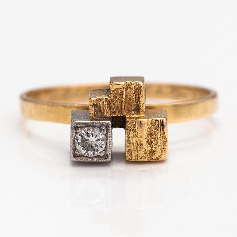 Björn Weckström, Ring "Guldtorn", 18K guld, diamant ca 0.09 ct. Lapponia 1970.