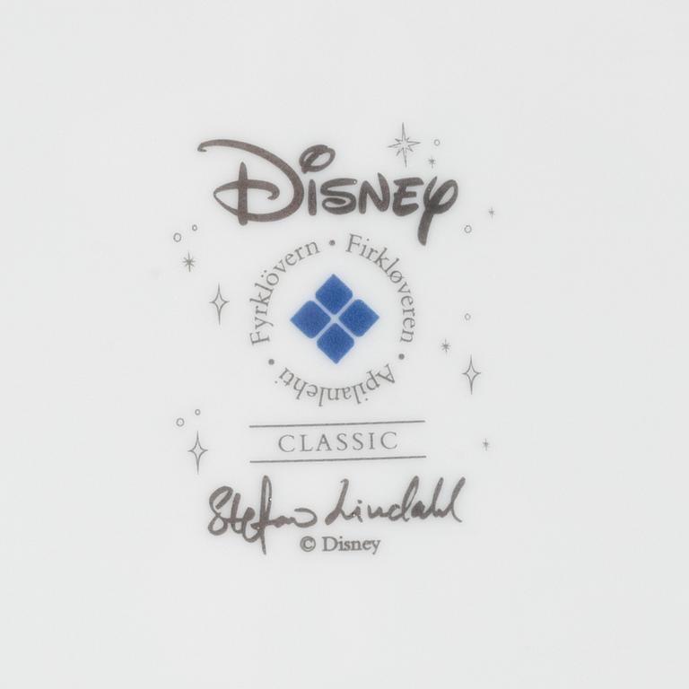 Stefan Lindahl, julservisdelar, 18 st, porslin, "Disney", Fyrklövern.