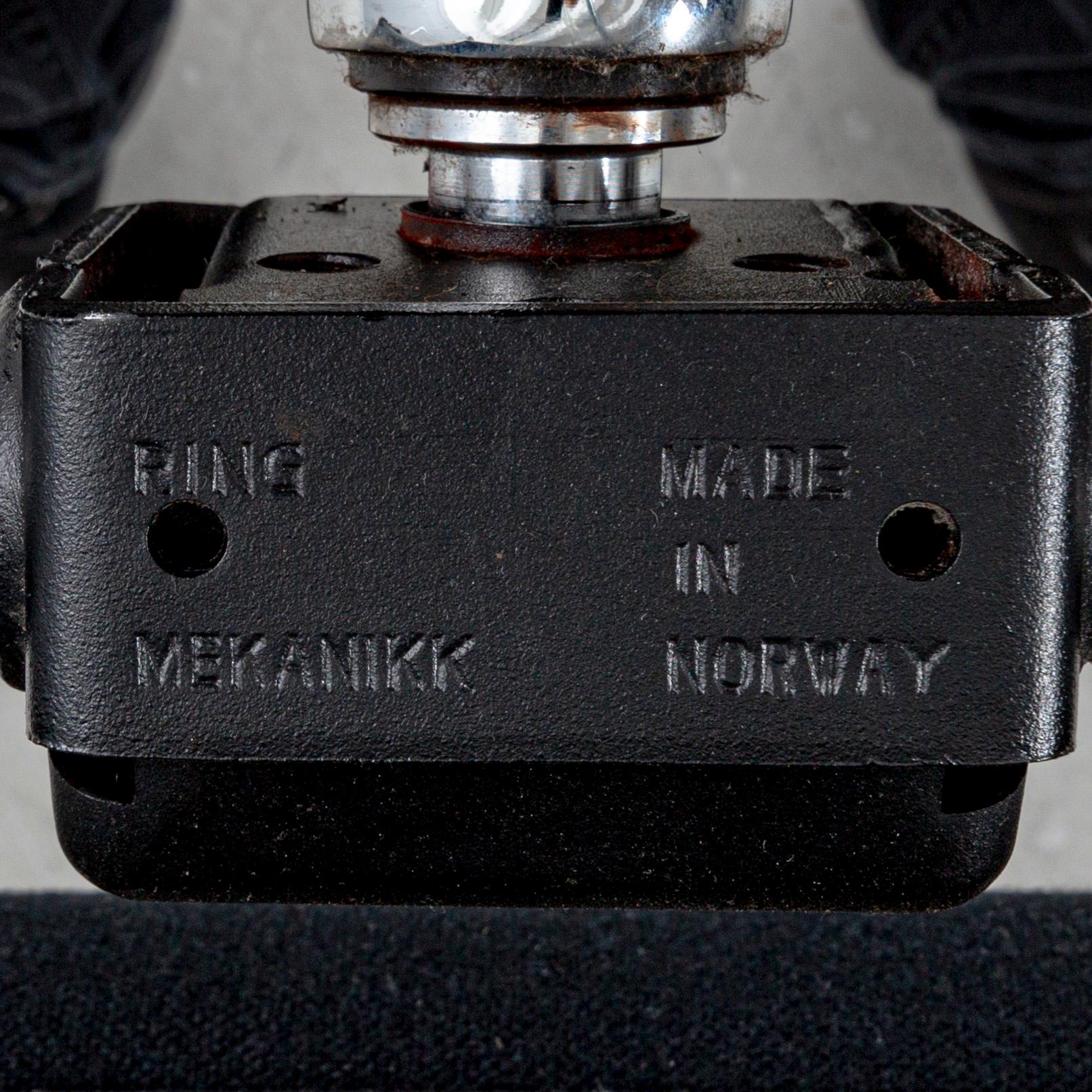 Charles and Ray Eames, stol "Soft Pad EA 222", Vitra sent 1900-tal.