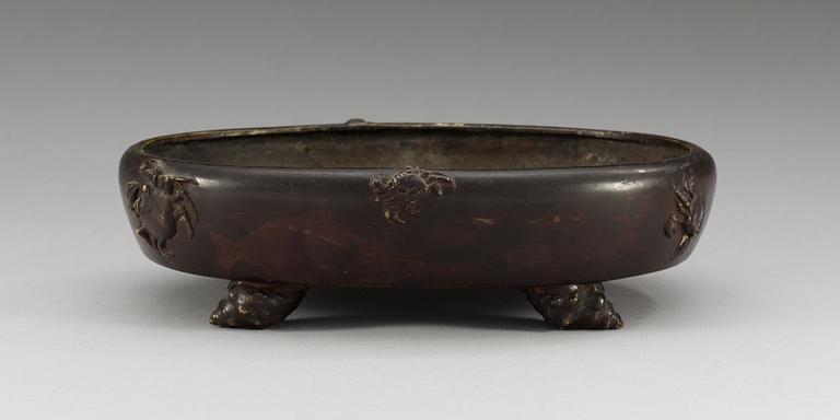 A brown patinated bronze censer, late Qing (1644-1912).