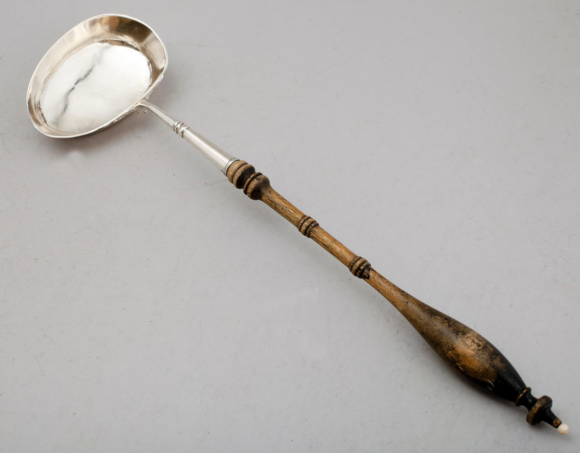 SOPPSLEV, silver, svenska stämplar 1792. Total vikt 145 gram.