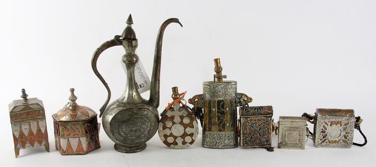 KANNA, KRUTFLASKA, BURKAR och PLUNTA samt VÄSKOR, 8 del, Nordafrika, 18/1900-tal.