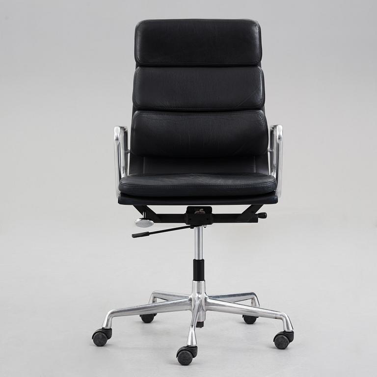 Charles & Ray Eames, an office chair, "EA-219", for Vitra.