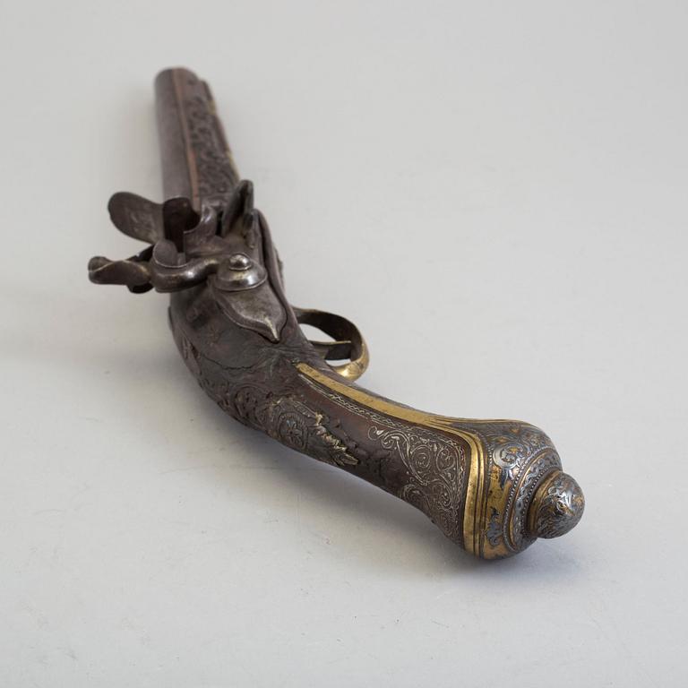 FLINTLÅSPISTOLER, 2 st, 1700-tal, för den orientaliska marknaden.