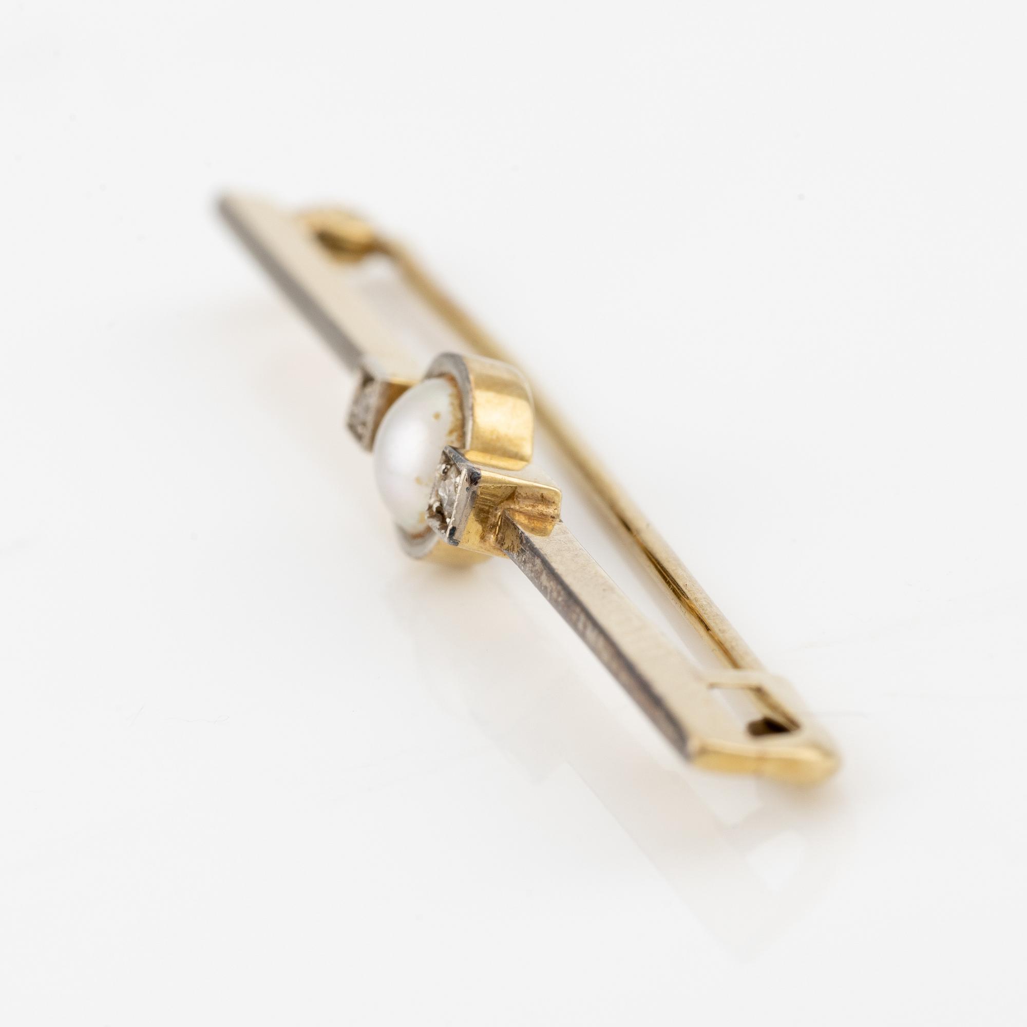 Brooch, brooch pin, gold with pearl and old-cut diamonds.