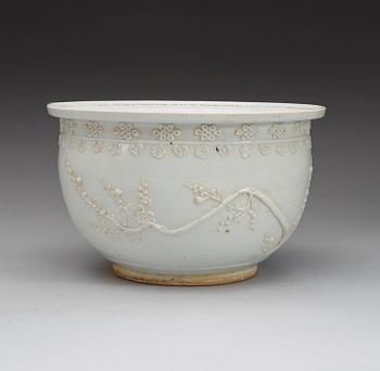 A "blanc de chine" flower pot, Qing dynasty 19th century.