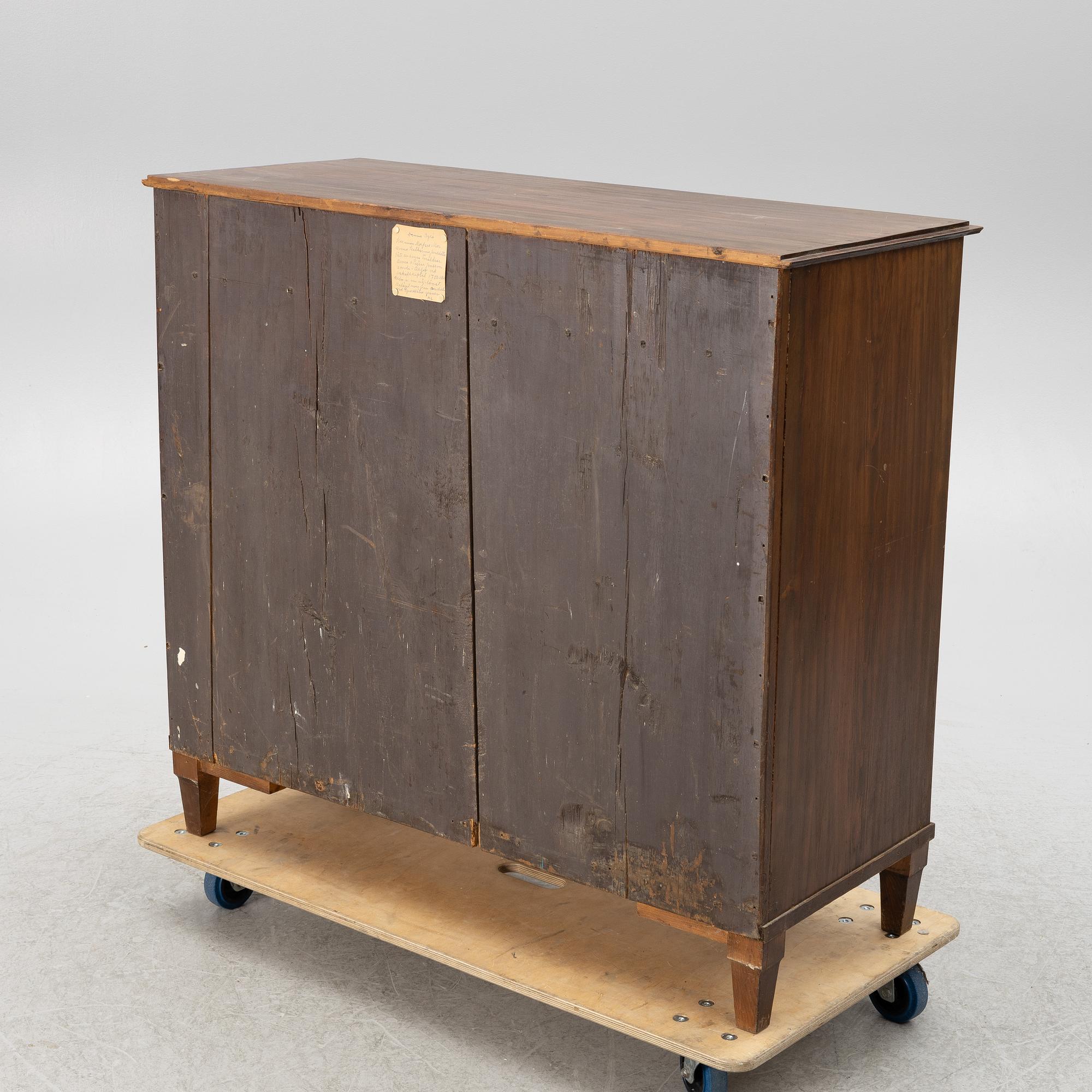 A chest of drawers, 19th century.