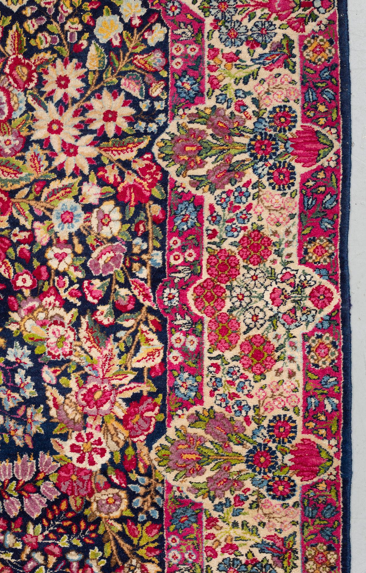 Matto, semi-antique Kerman, ca 218 x 140,5 cm.