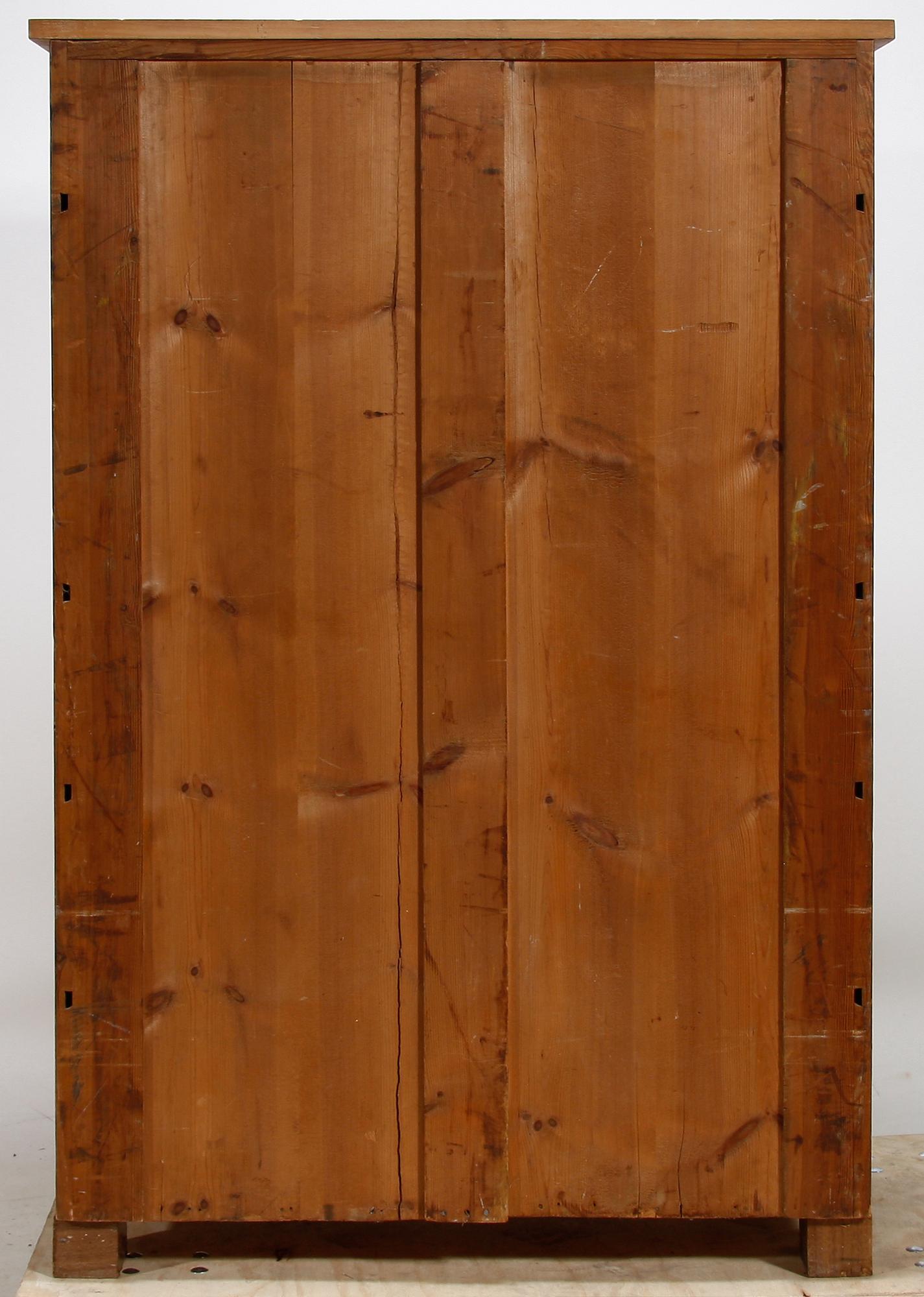 CHIFFONJÉ. 1800-talets andra hälft.