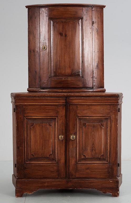 HÖRNSKÅP, 1800-tal.