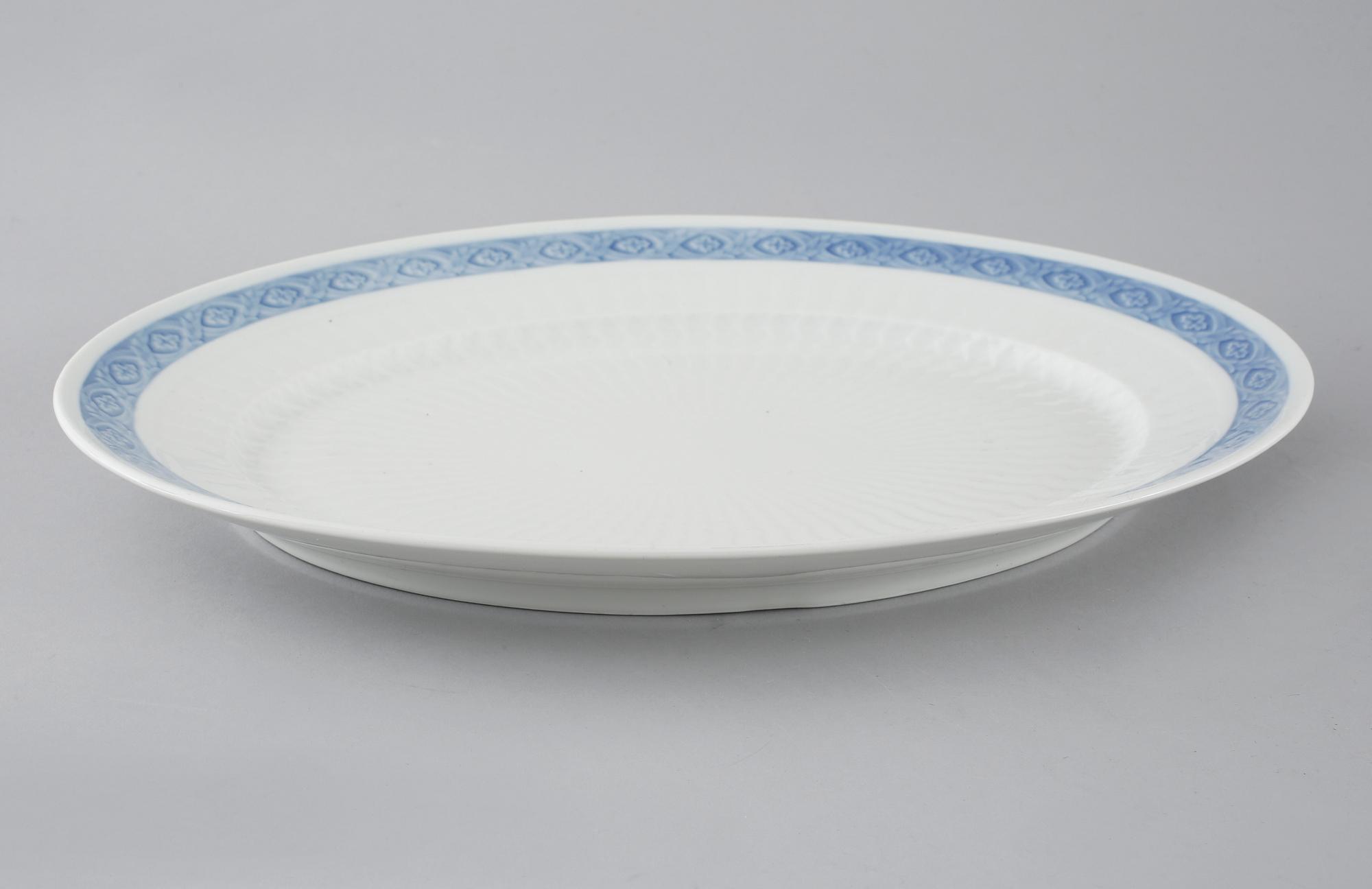 73 porcelian serving pieces, "Blå Vifte", Royal Copenhagen, from the second half of the 20th century.
