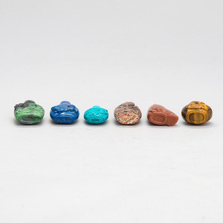 A set of 16 Chinese snuffbottles, 19th/20th Century.