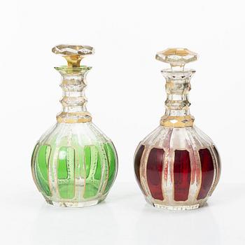 Karaffer, ett par, glas, Moser Karlsbad, omkring år 1900.