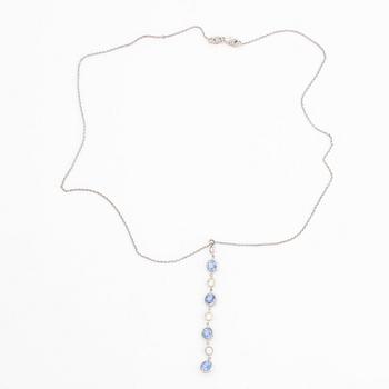 Sapphire and diamod necklace.