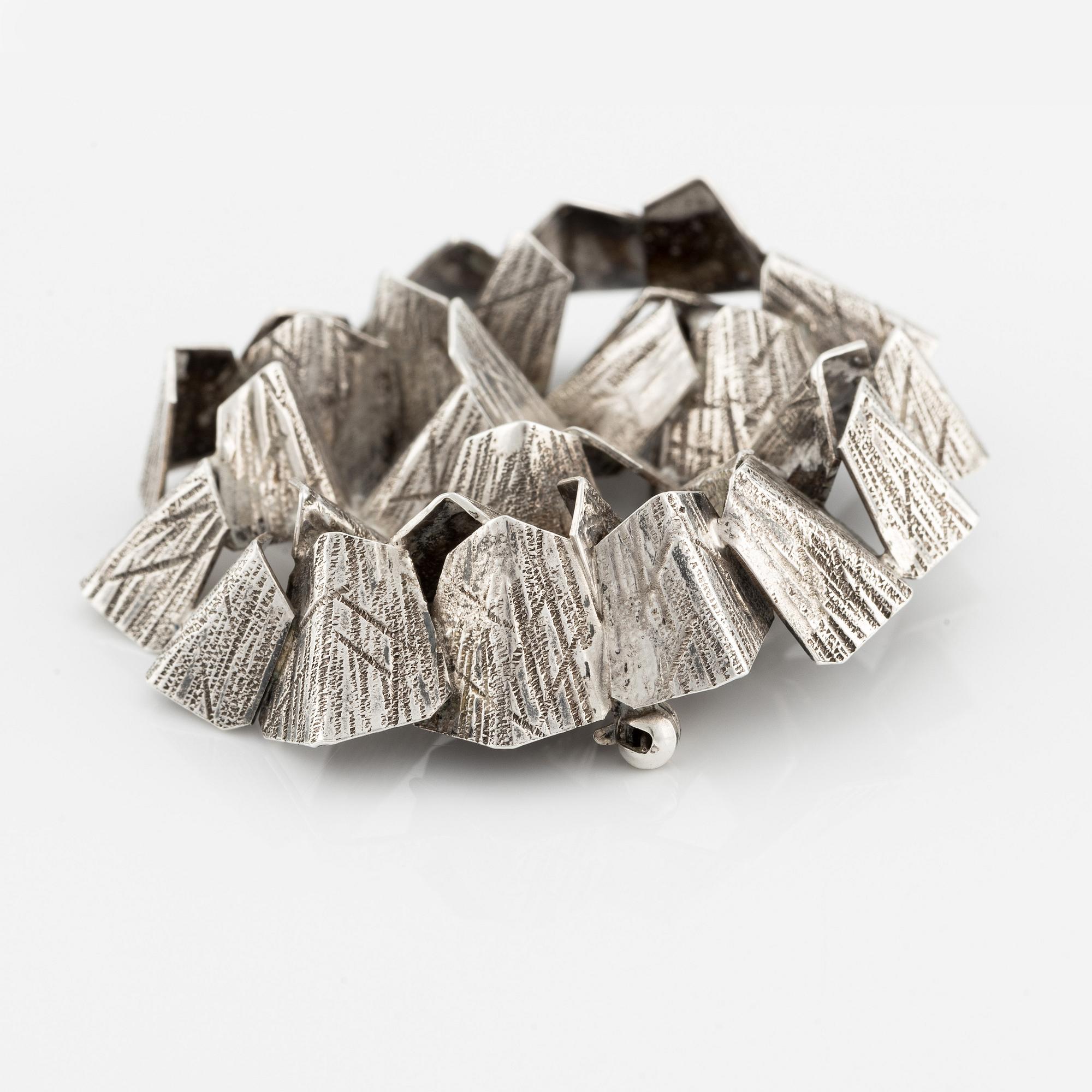 Rey Urban, brosch samt ring, silver med bergkristall.