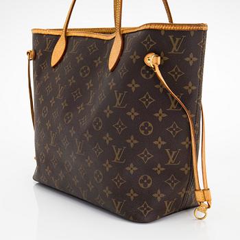 Louis Vuitton, a 'Neverfull MM' bag.